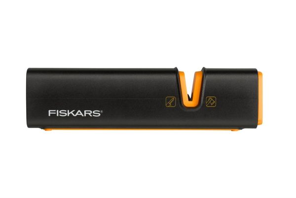 FISKARS Xsharp™ Axt- und Messerschärfer, automatische Klingenführung 