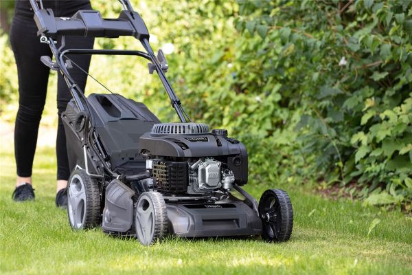 SCHEPPACH Rasenmäher Benzin mit Antrieb Elektrostart 7PS 53cm 7in1 MS225-53EB Stahlgehäuse|Radantrieb|Reinigunsfunktion|65L|224ccm