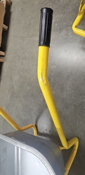 Matrix Schubkarre Profi 100l 250kg Luftrad gelb mit Bodenblech *Gebraucht* 